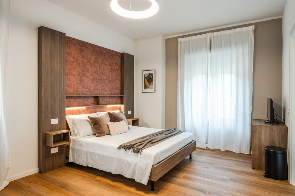 Bed, TV and multimedia, Photo of the whole room, Bedroom, towels