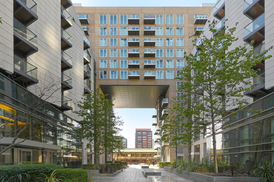 Property building, Day, City view, Location