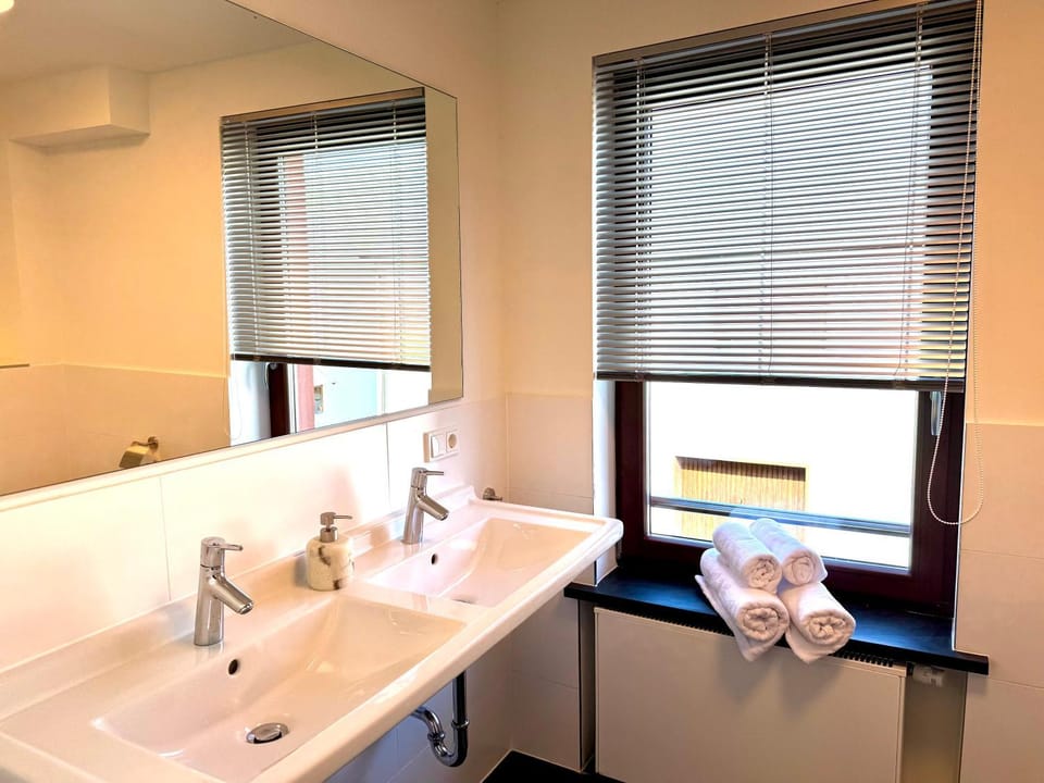 Bathroom, towels
