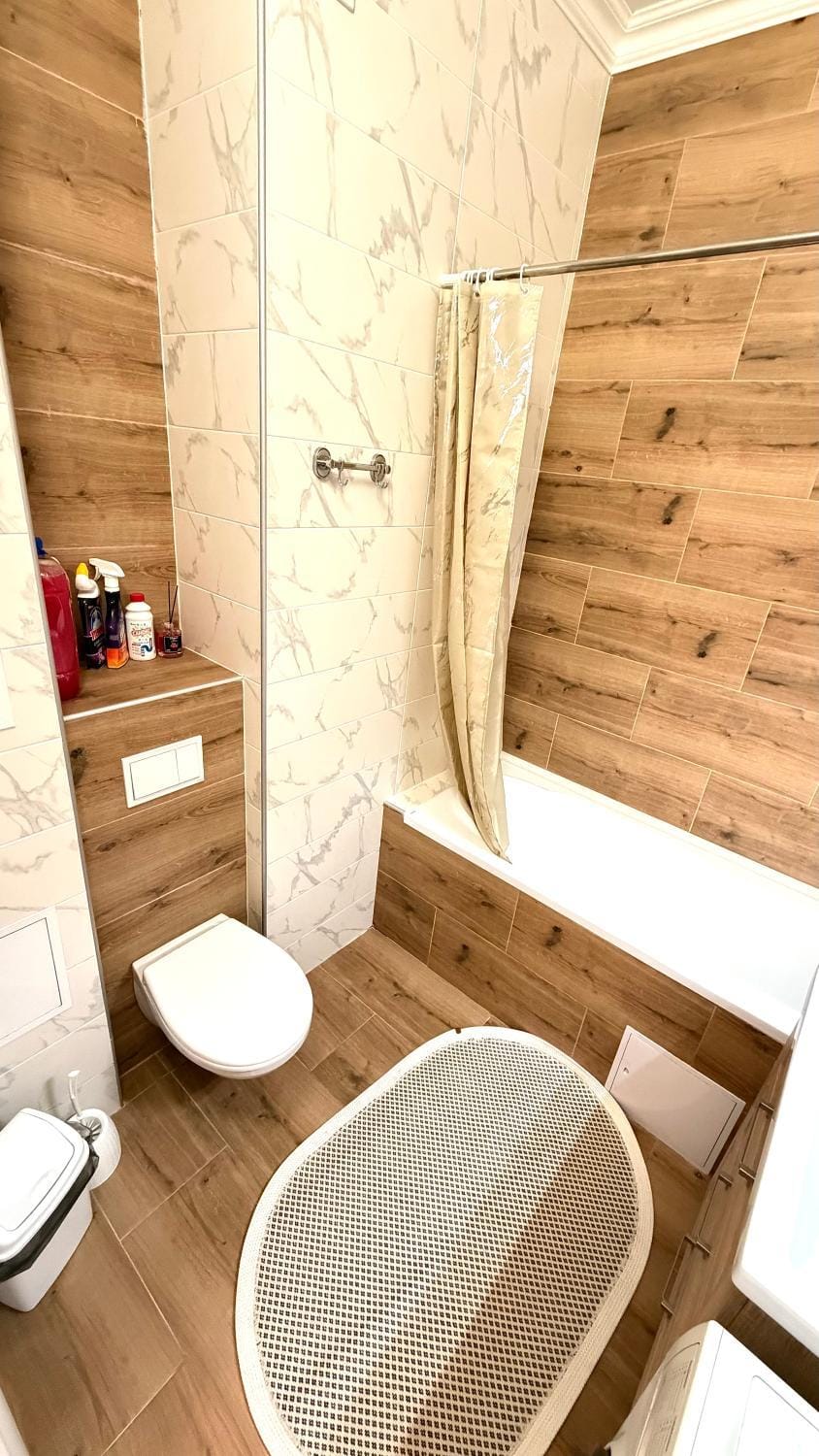Shower, Toilet, Bathroom, towels