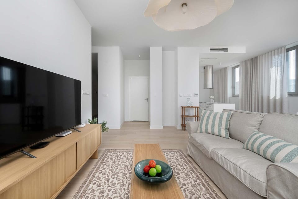 TV and multimedia, Living room, Seating area, Evening entertainment