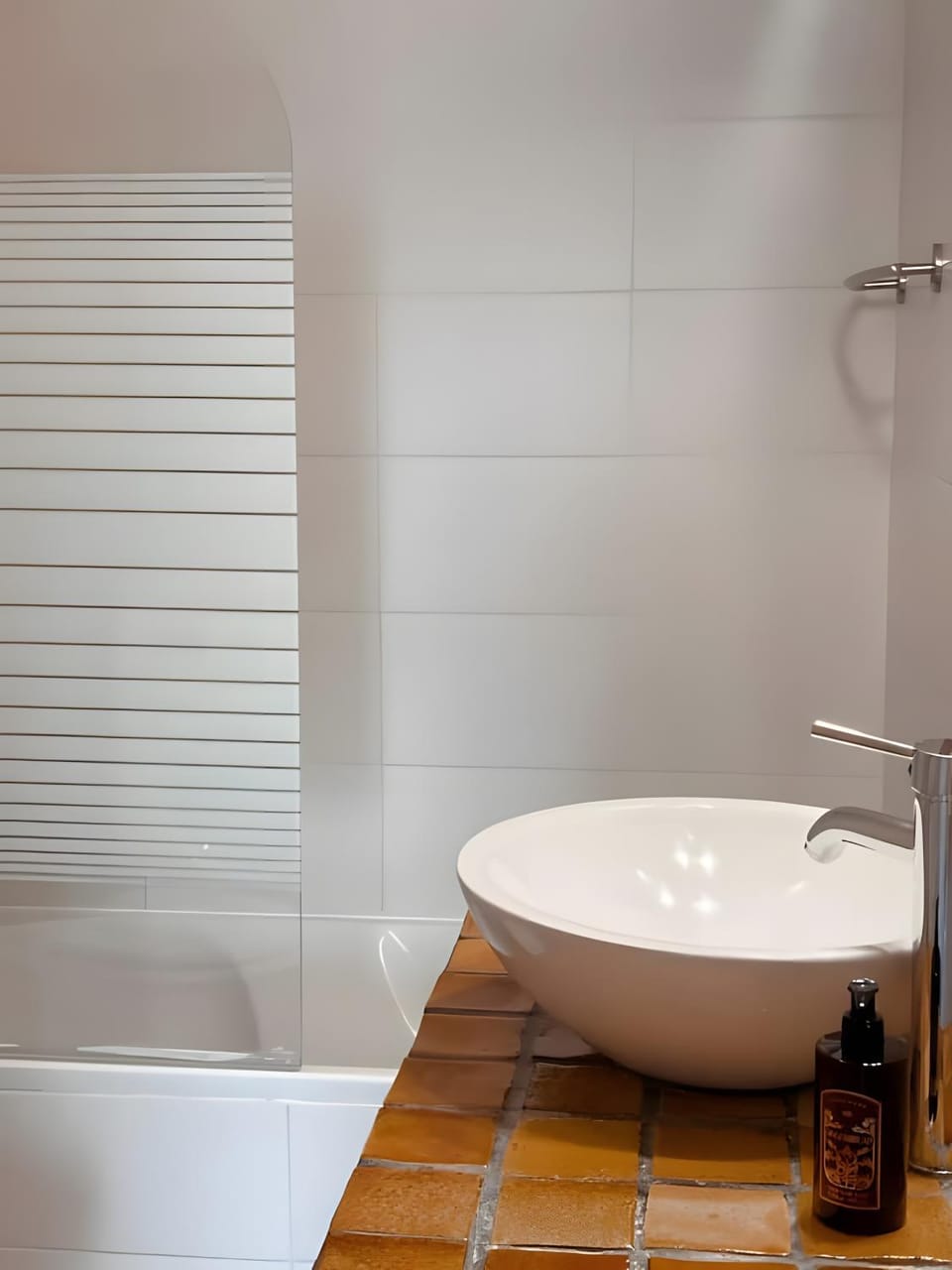 Bathroom, Living room