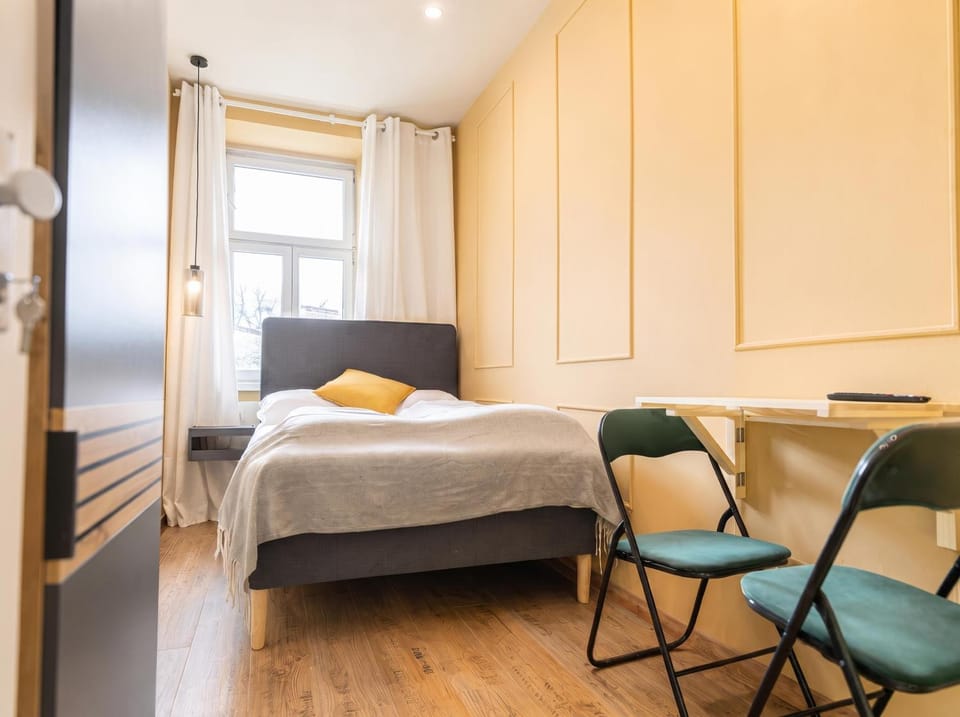 Bed, Seating area, Bedroom