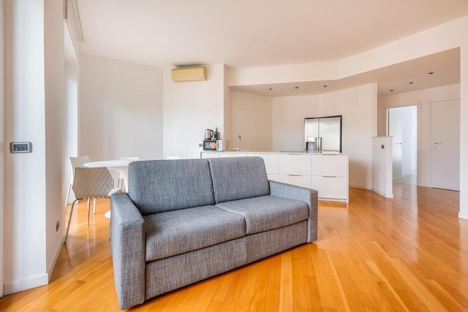 3Br Airport 14' View WiFi AirCond Family&Friends Apartment in Milan