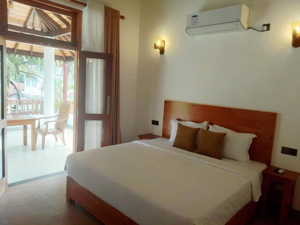 Bed, Photo of the whole room, Bedroom, air conditioner