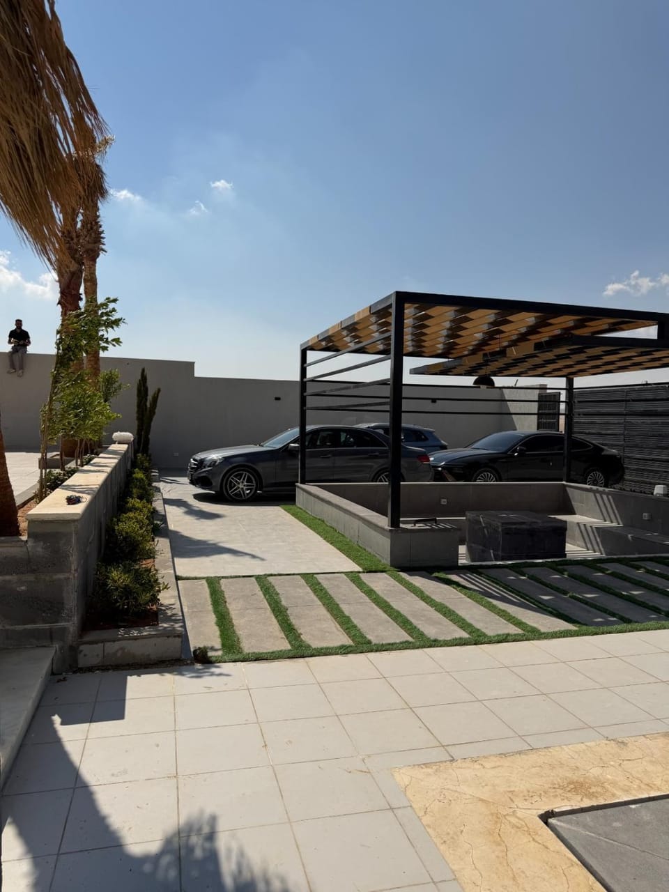 Property building, Garden, Balcony/Terrace, Parking