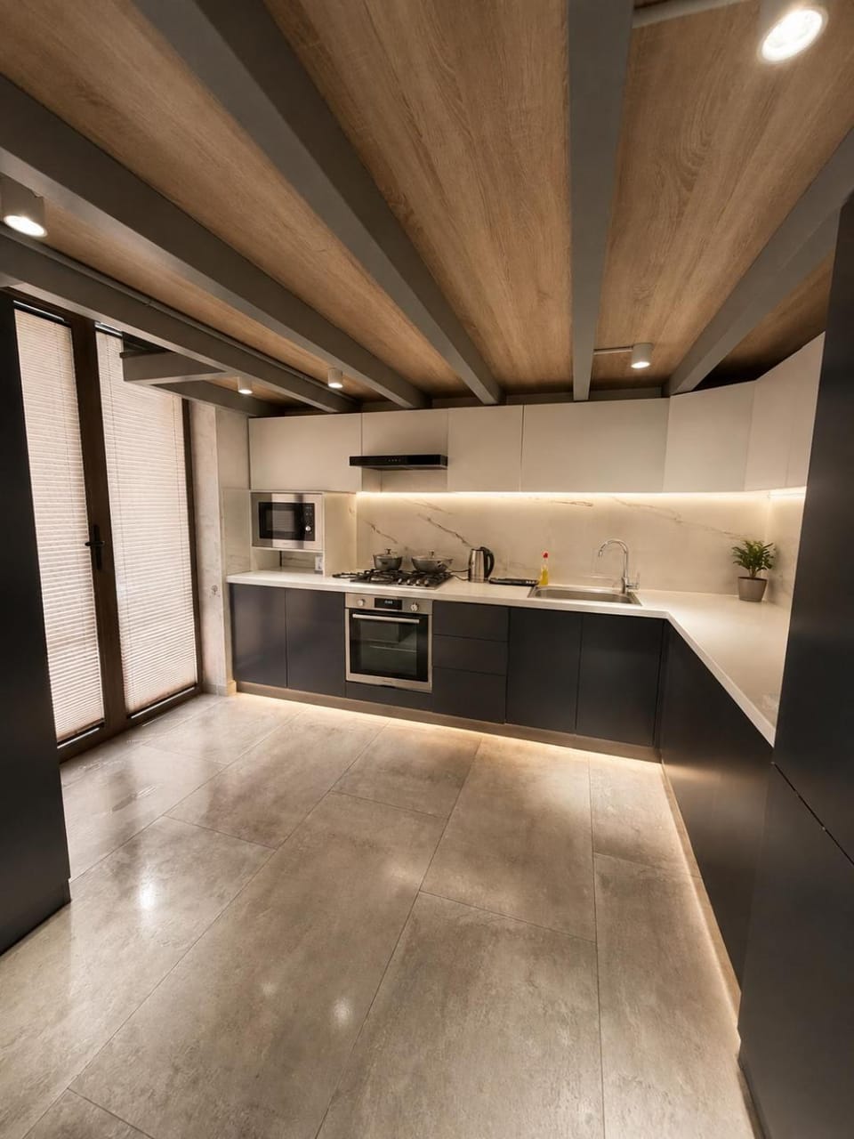 Coffee/tea facilities, Kitchen or kitchenette, microwave, oven
