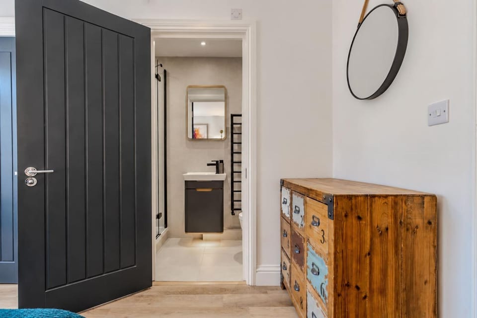 Bright 2BR Flat Oxford City Center w Parking Apartment in Oxford