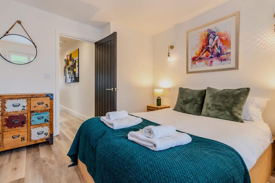 Bright 2BR Flat Oxford City Center w Parking Apartment in Oxford
