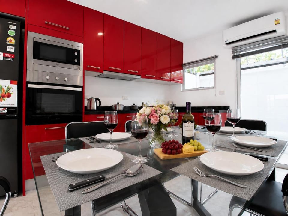 Kitchen or kitchenette, Dining area, oven, stove, toaster