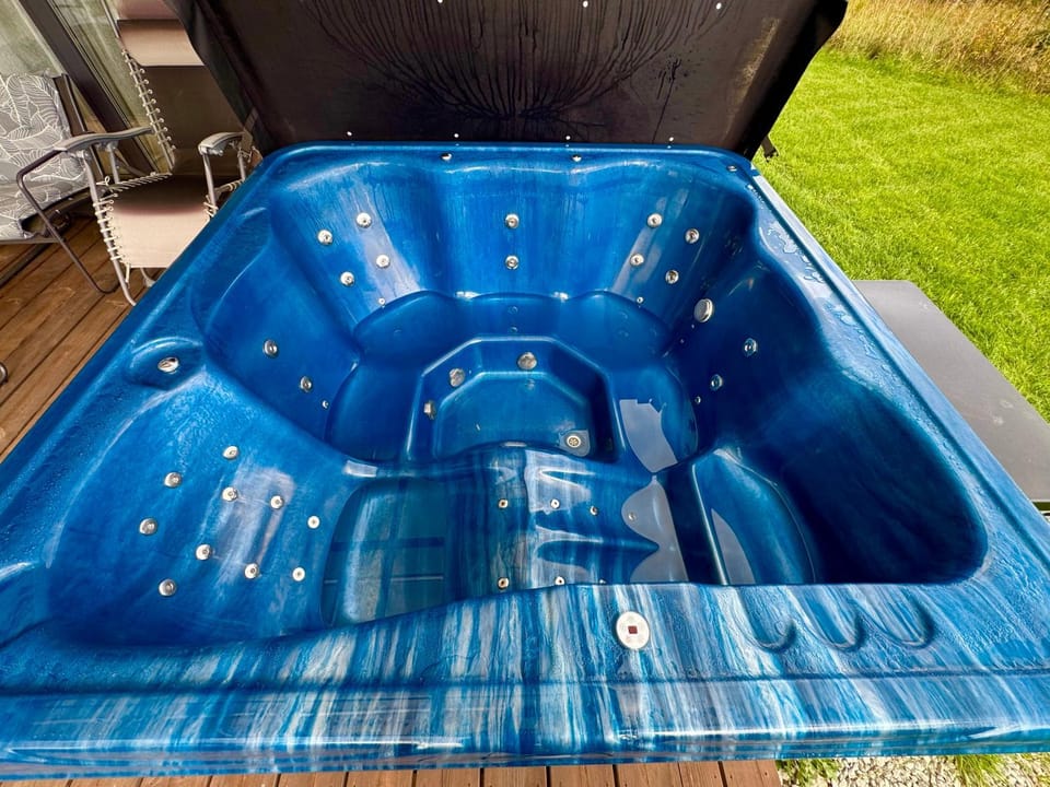 Hot Tub, Hot Tub