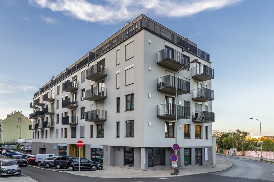 Property building, Neighbourhood, Street view, Location