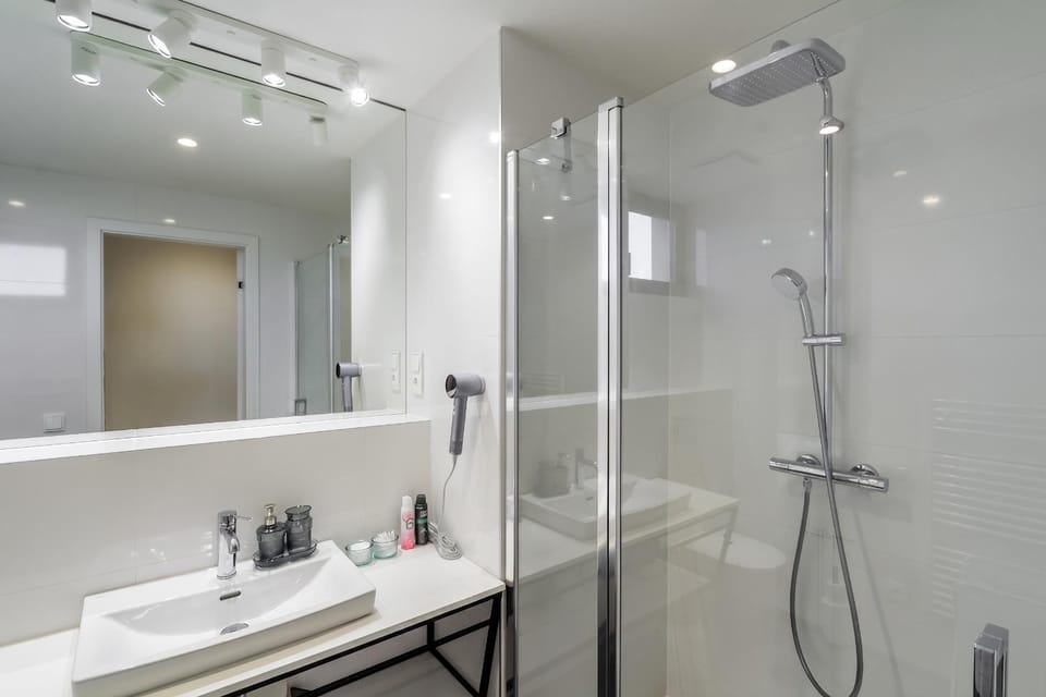 Shower, Bathroom, towels