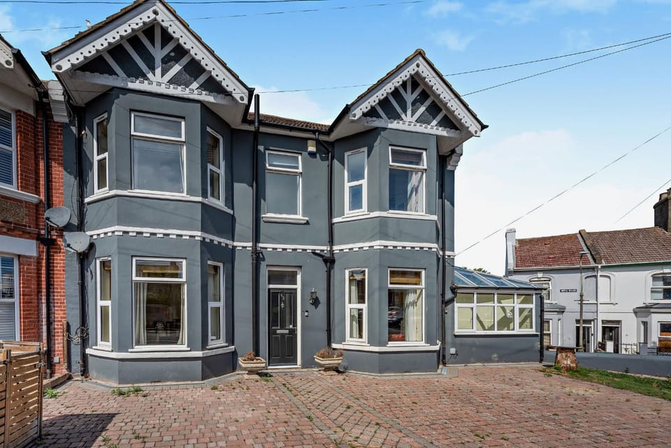 Property building, Neighbourhood