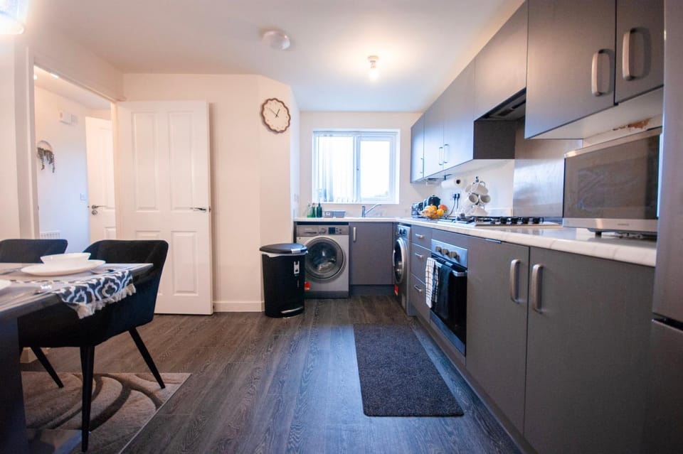 Cozy Coventry Retreat - 3 Bedroom House House in Coventry