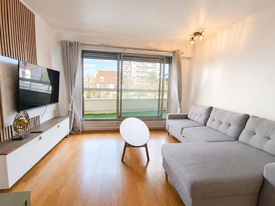 Communal lounge/ TV room, Living room