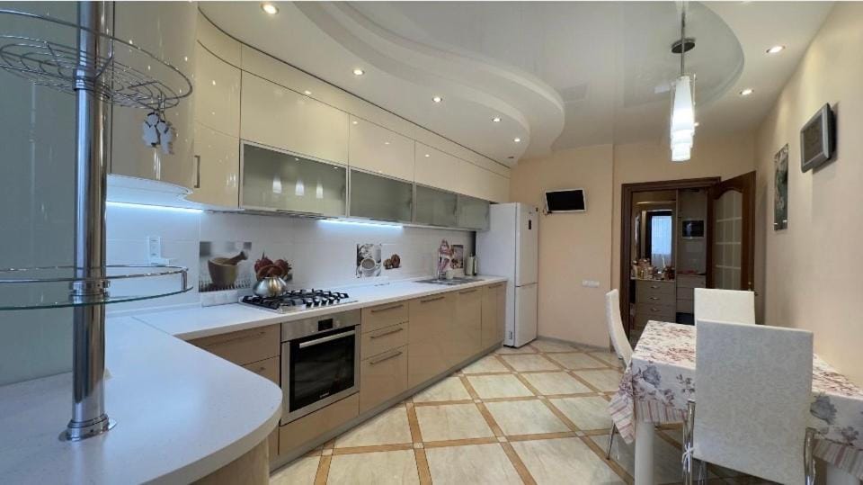Kitchen or kitchenette, dishwasher, stove