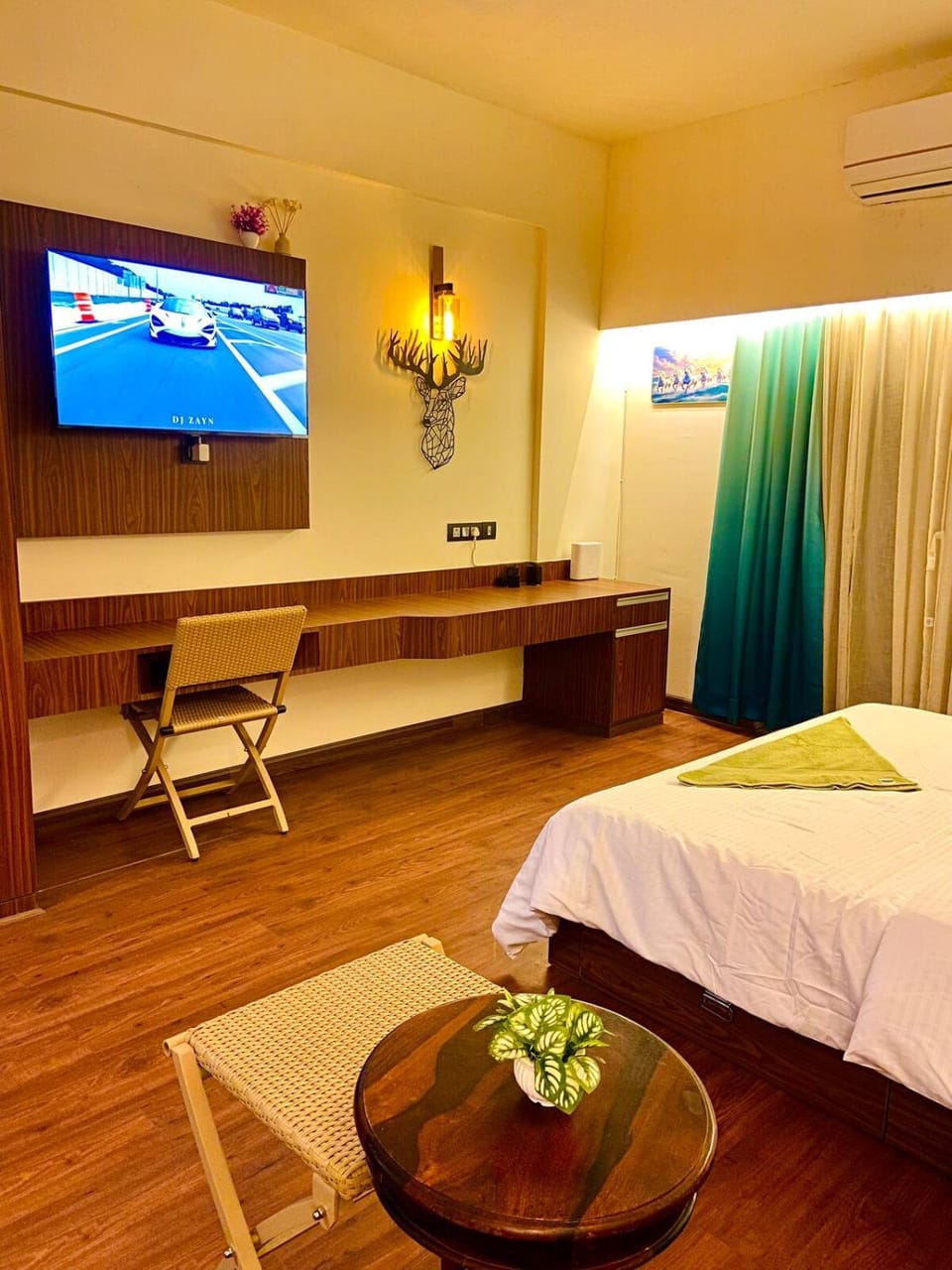 Foothills by Lemon Suites Self check-in Balcony Apartment in Dehradun