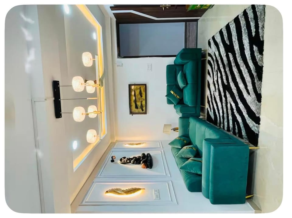 TV and multimedia, Living room, Seating area, air conditioner