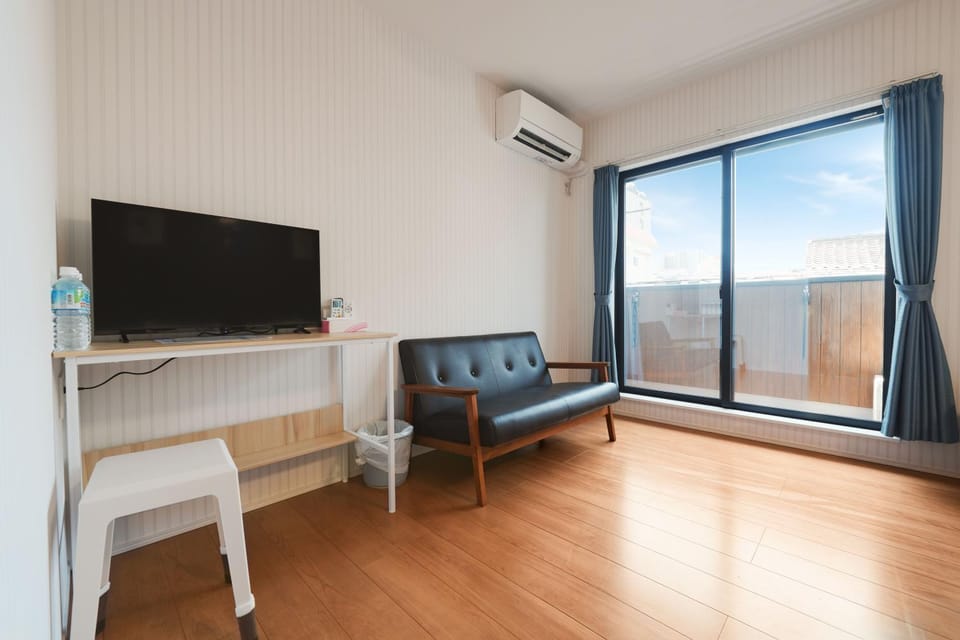 如意302 全新电梯公寓 可住4人 交通方便 步行车站3分钟 Apartment in Osaka