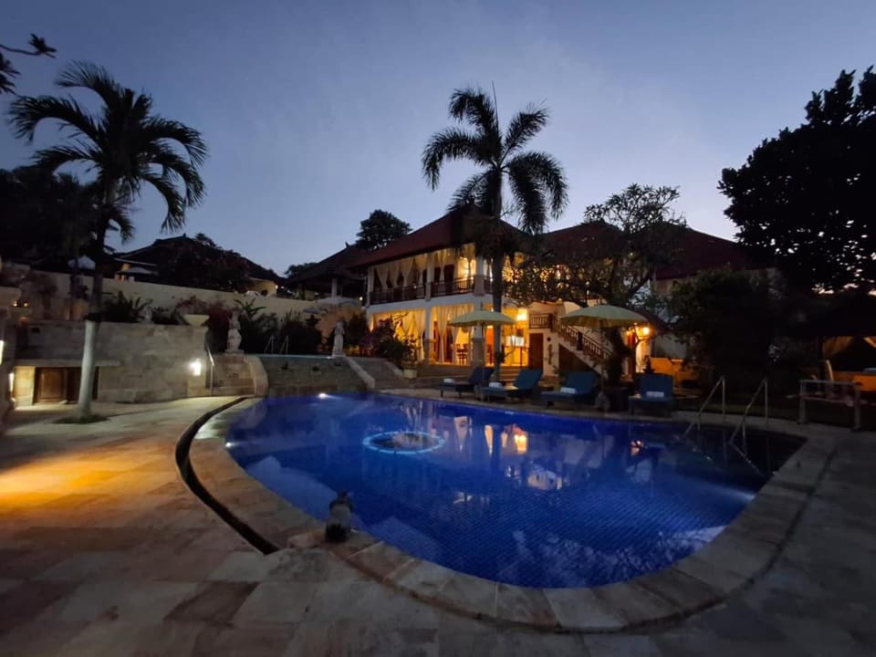Swimming pool