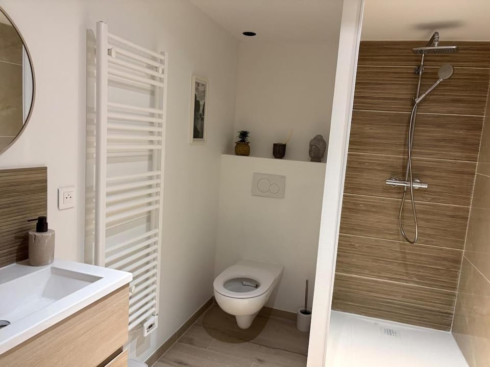 Shower, Toilet, Bathroom