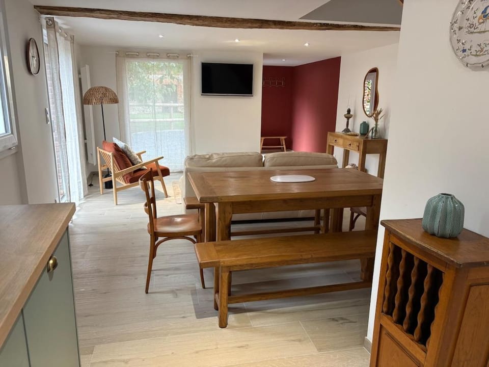 Living room, Dining area