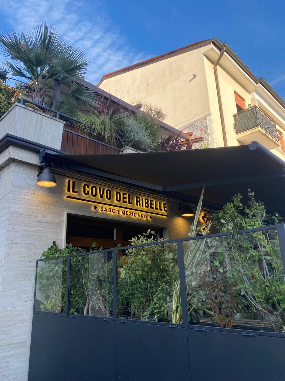 Property building, Restaurant/places to eat