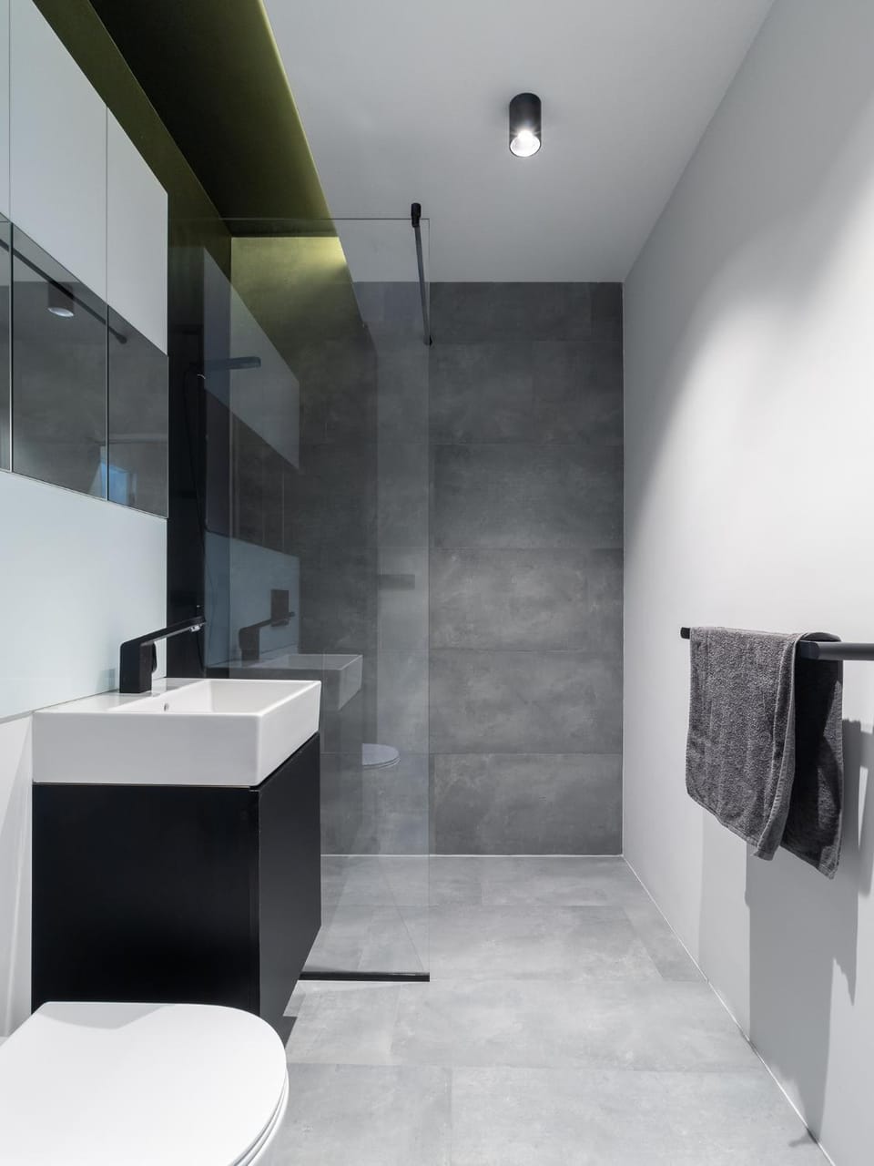 Bathroom, towels