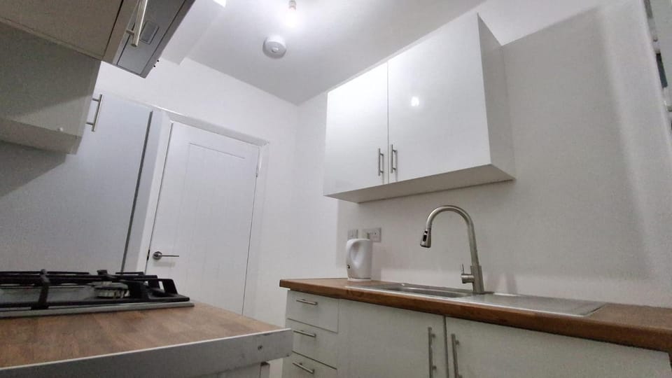 Perfect for Contractors! Free Parking for 2 vehicles! Apartment in Coventry