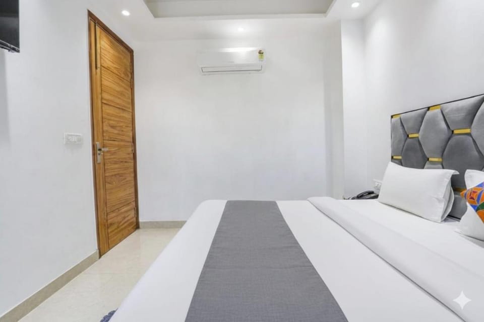Bed, TV and multimedia, Photo of the whole room, Bedroom, air conditioner