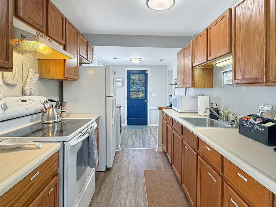 Vermilion Getaway 2BR & 1 Bath House in Vermilion