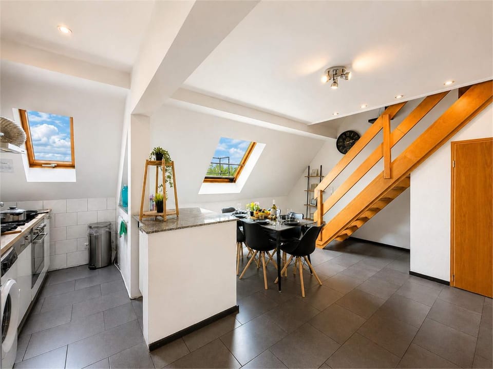 Kitchen or kitchenette, Living room, Seating area, Dining area, minibar