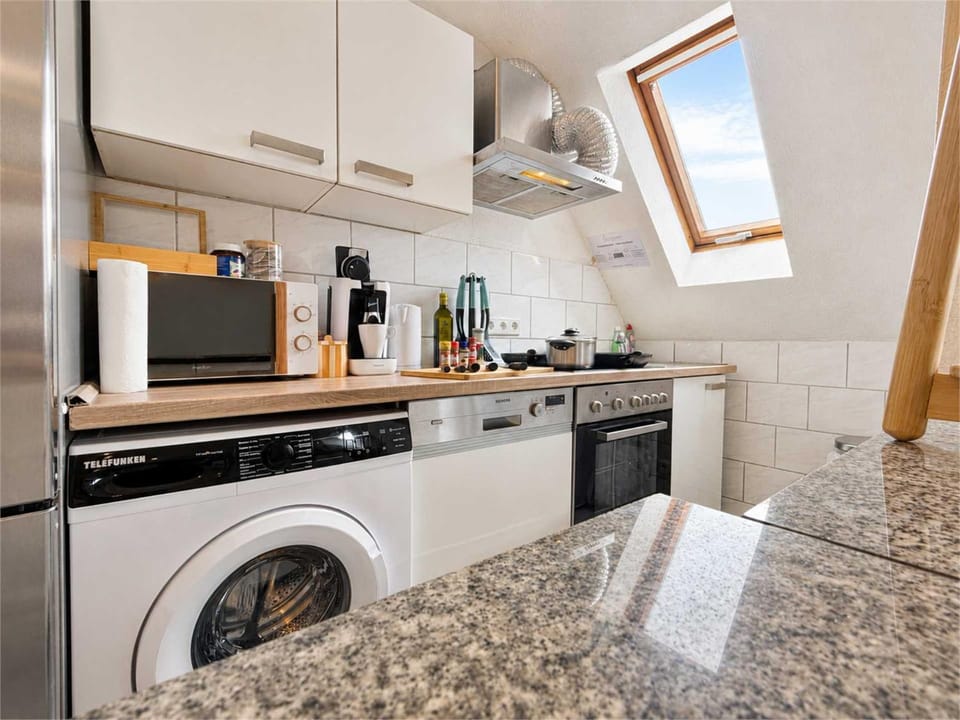 Coffee/tea facilities, Kitchen or kitchenette, dishwasher, minibar, oven, stove, toaster, washing machine, dryer