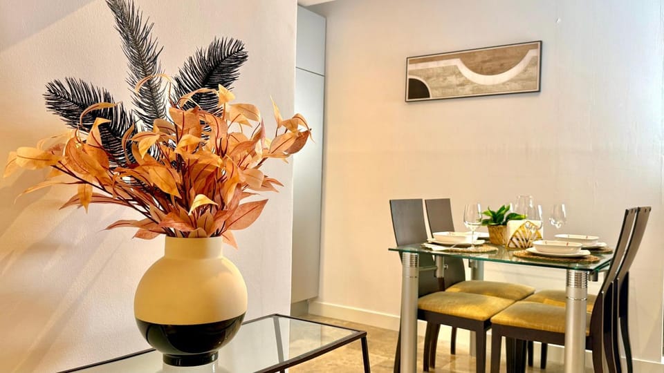 Seating area, Dining area