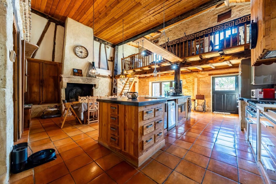 Property building, Kitchen or kitchenette, Living room