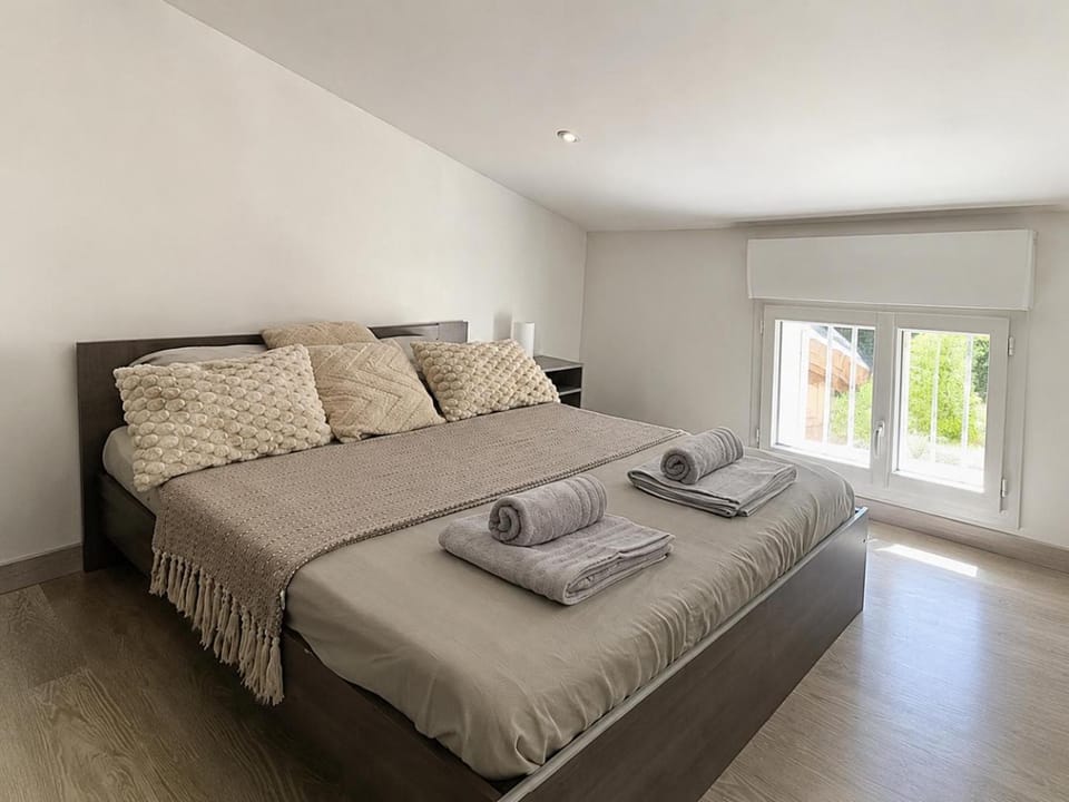 Bed, Bedroom