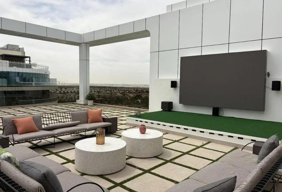 The Golf Haven - Stylish Studio in Sports City Apartment in Dubai