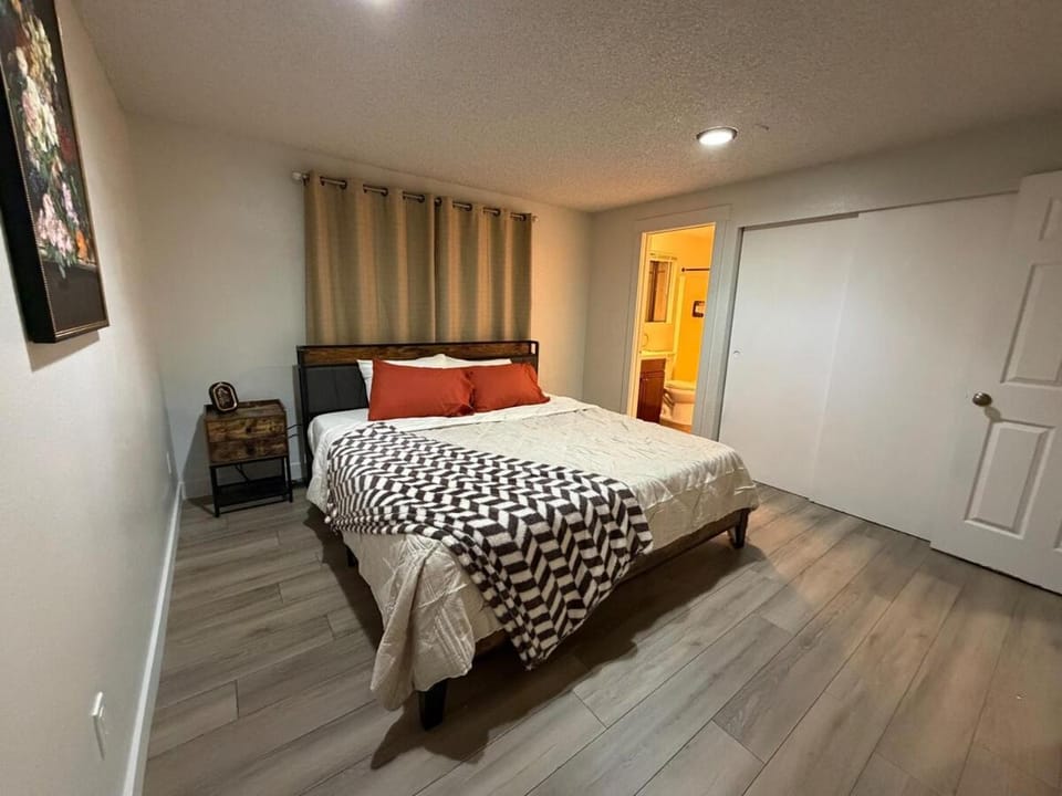 Stunning beautiful home in Everett House in Paine Lake Stickney