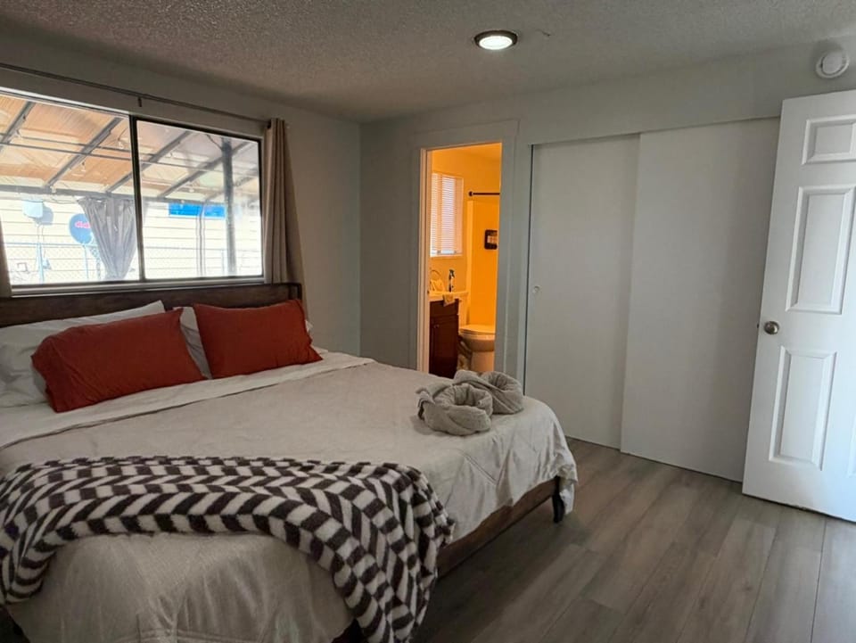 Bed, Photo of the whole room, Bedroom, towels, wardrobe