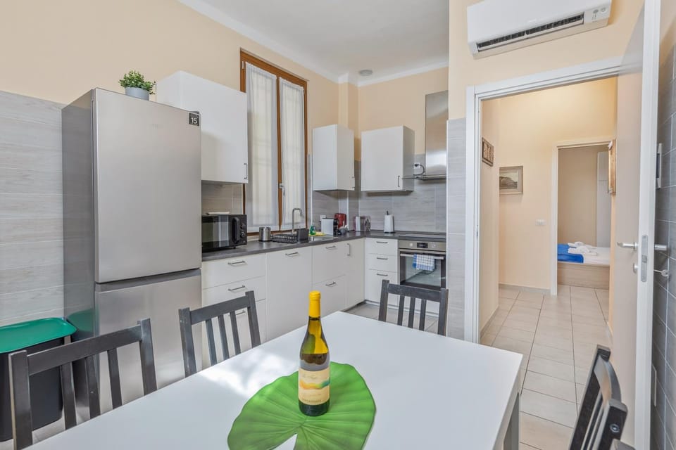 Kitchen or kitchenette, Dining area, dishwasher, oven, stove