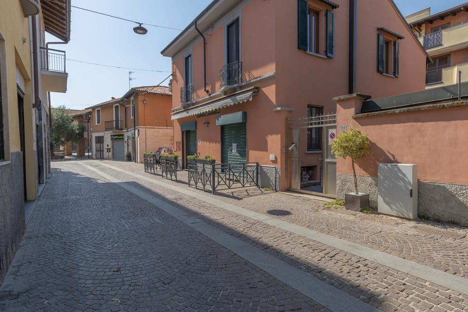 Property building, Day, Neighbourhood, Street view