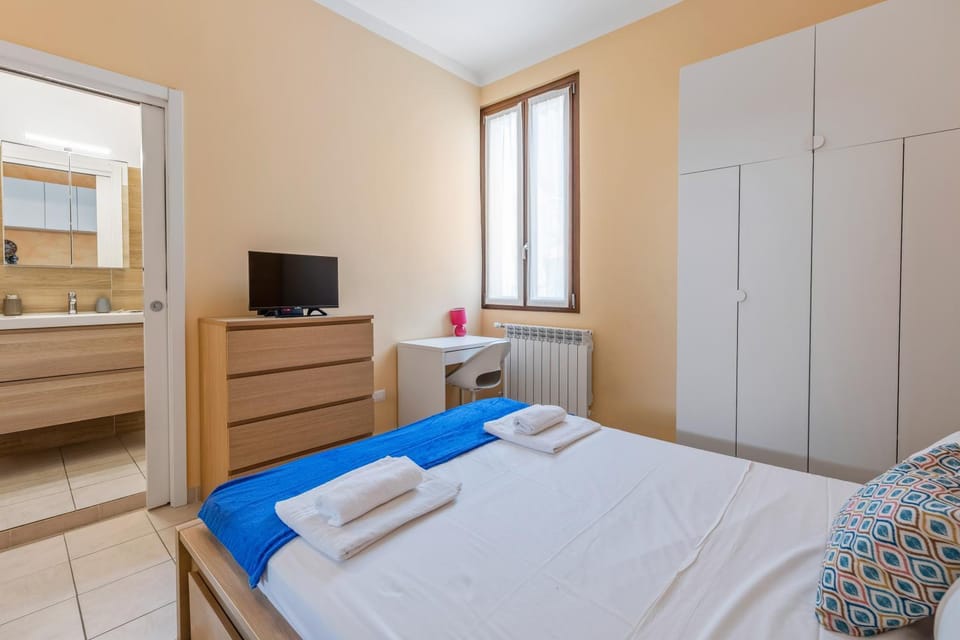 Bed, Photo of the whole room, Bedroom, towels, wardrobe
