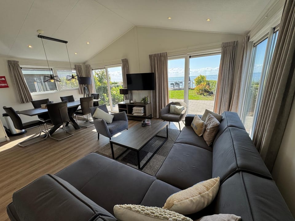 Resort Markermeer Waterfront Chalet Timeout für 6 Personen Nr 41 House in Flevoland, Netherlands