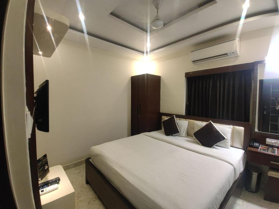 Aura Suites Rooms & Serviced Apartments Near Lulu Mall Hotel in Kochi