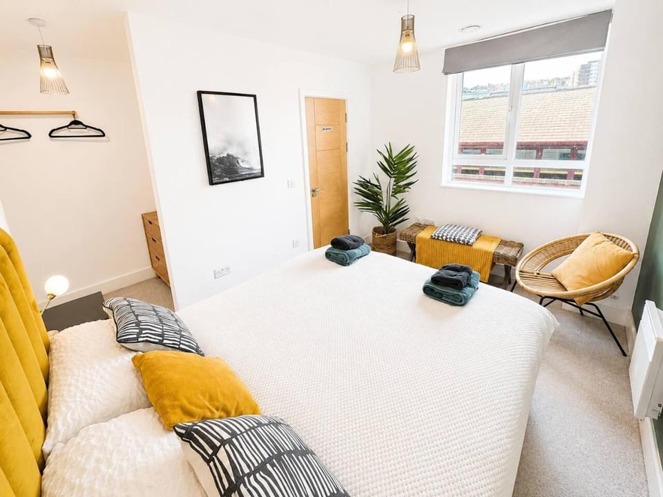 Free Parking Stokes Croft 2-Bed Flat Sleeps 5 Apartment in Bristol