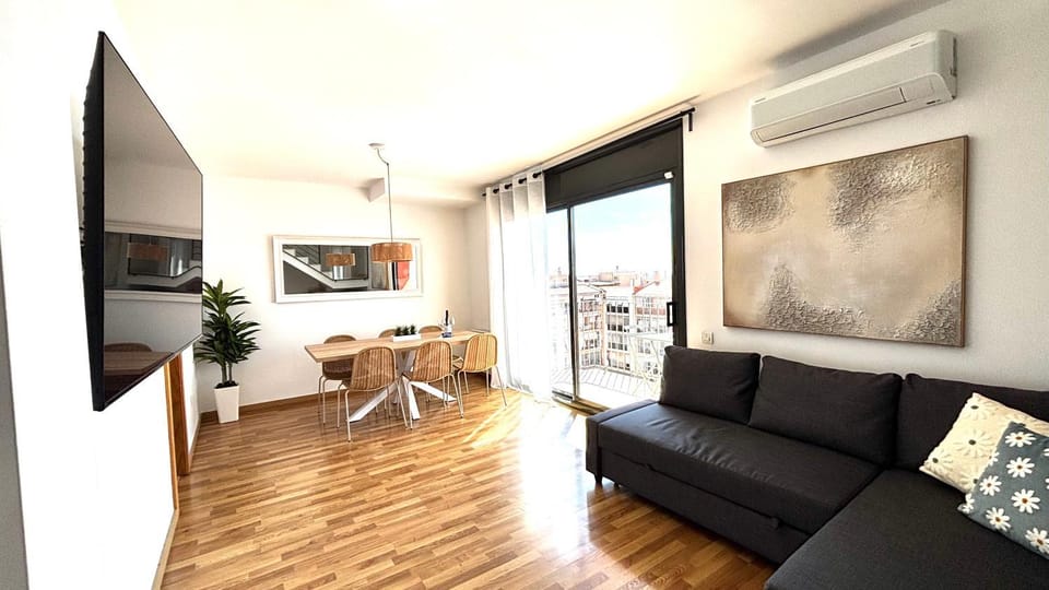 Lounge or bar, Dining area, air conditioner