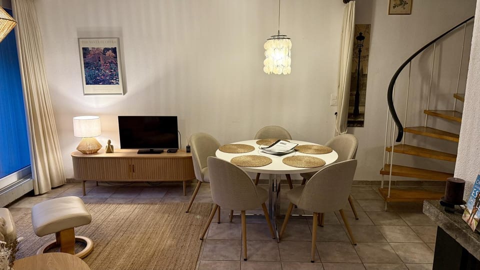 TV and multimedia, Living room, Dining area
