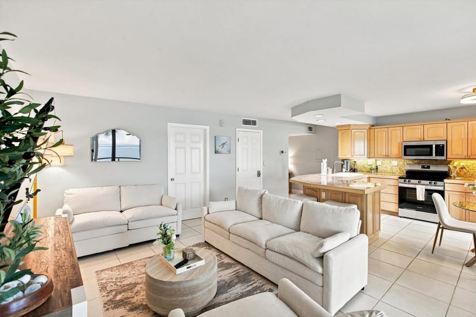 Heaven on the Bay - Waterview Balcony House in Marco Island