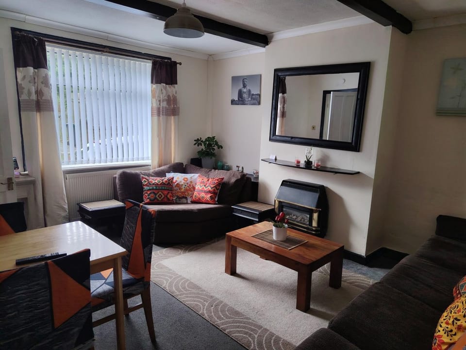 Cosy Cottage Retreat in Huddersfield House in Huddersfield